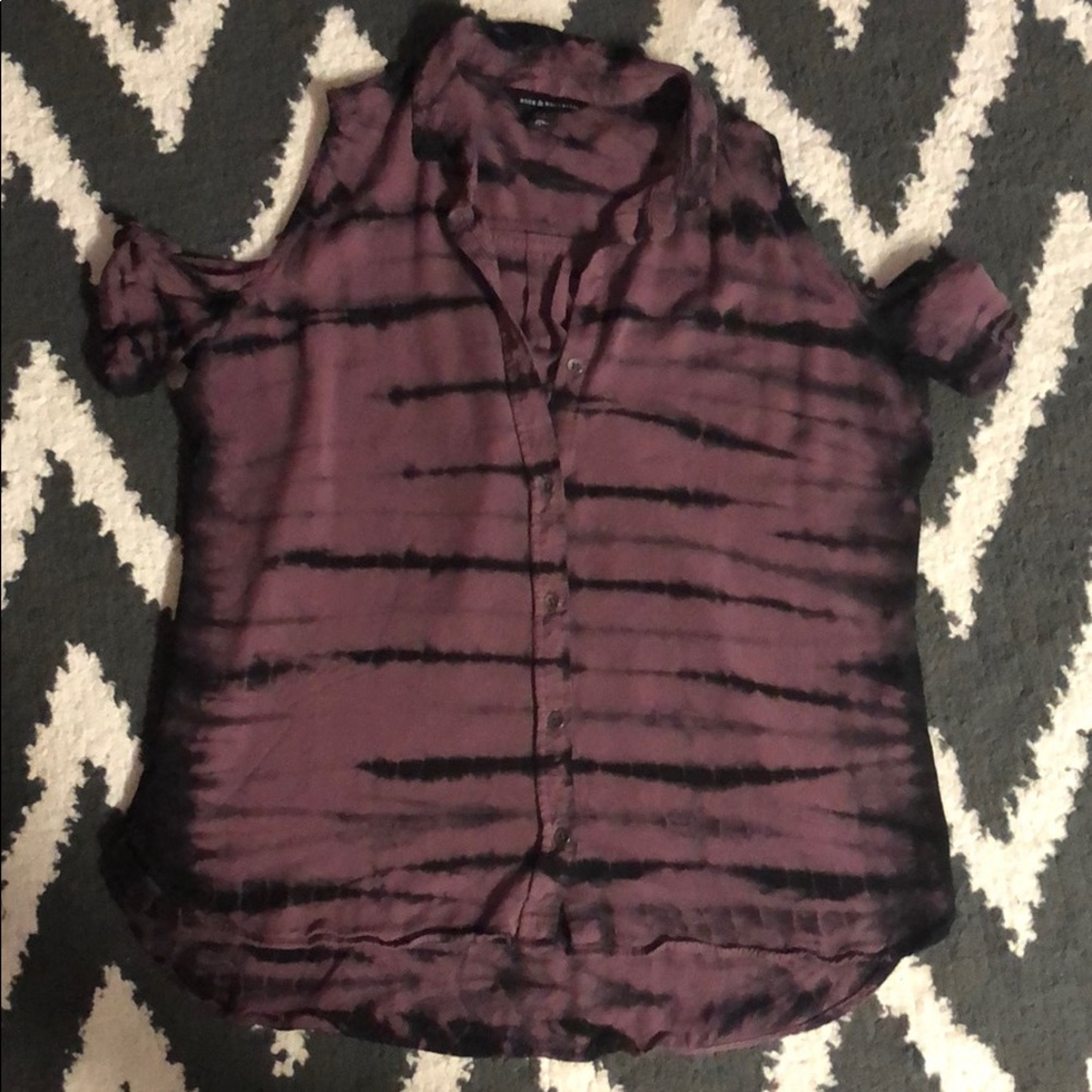 Rock & Republic cold shoulder tee